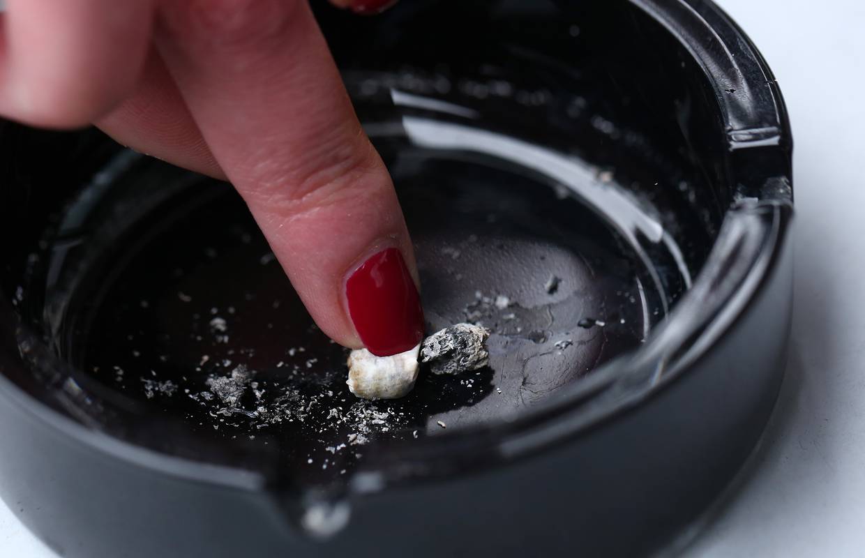 Jednostavan trik kako se lako riješiti mirisa cigareta iz doma