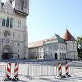 Zatvoren trg ispred katedrale u Zagrebu: Postavljene ograde