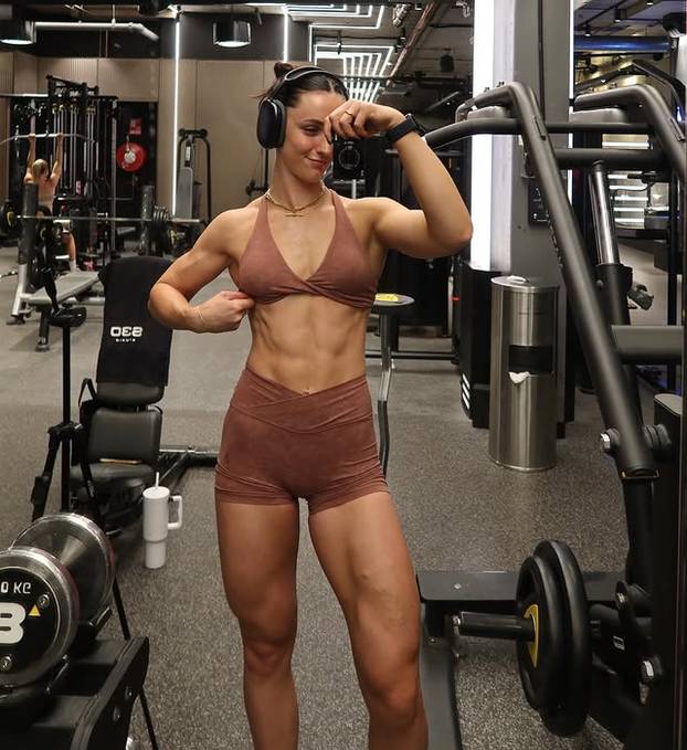 FOTO Tijelo joj je spektakl i nema ni grama masti: Ovako izgleda savršena trenerica!