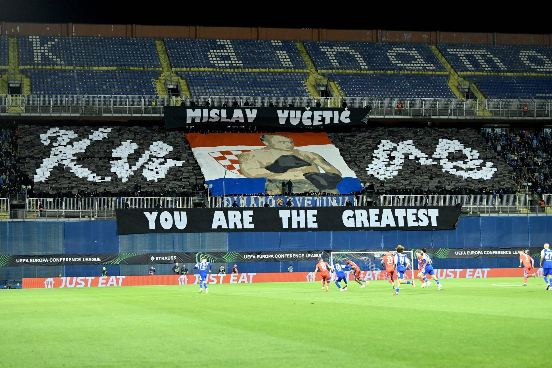 Zagreb: Zastava s likom Mislava Vučetića tijekom utakmice GNK Dinamo - FC Viktoria Plzen