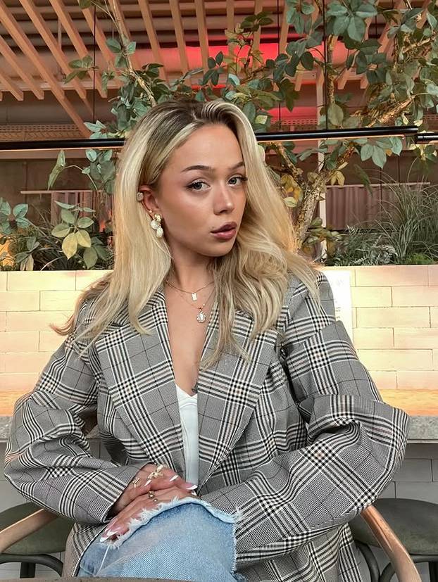 FOTO Ova srpska influencerica više je od 'lijepog lica', a radila je i kao 'sezonac' u Hrvatskoj