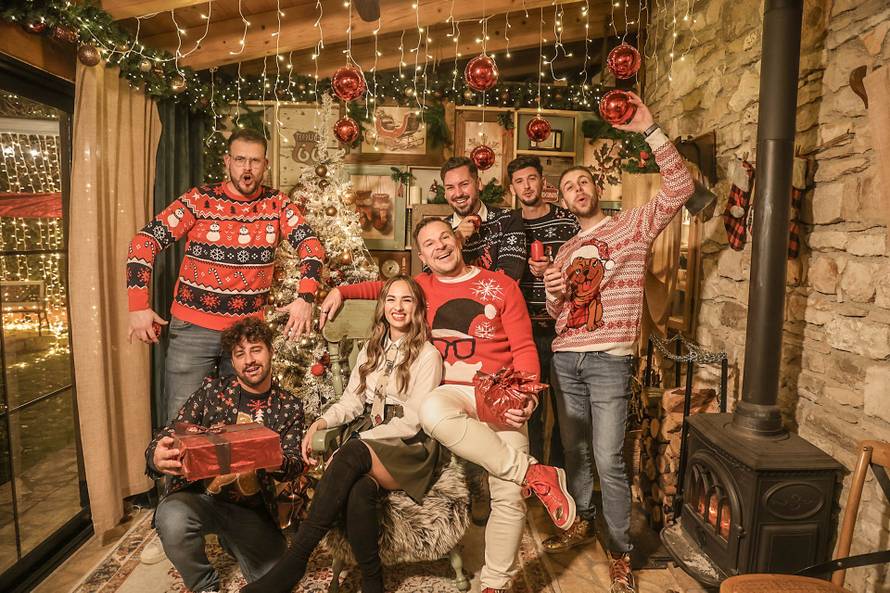 VIDEO Poslušajte 'Mirnu', novu božićnu pjesmu Koktelsa