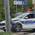 FOTO Policijskim autom udarili su u stup semafora u Zagrebu