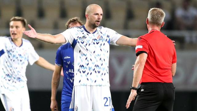 'Dinamovci ostali zarobljeni na stadionu u Skoplju dugo u noć'