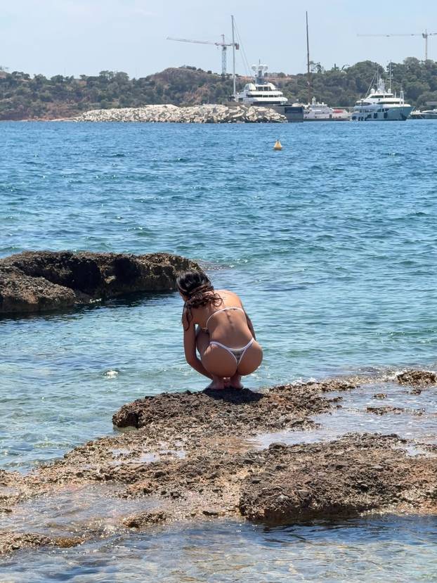 FOTO Sve nosi bez grudnjaka! Australka Eliza je cijela prirodna, kaže da voli slobodu