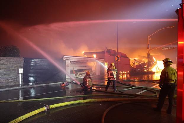 100 FOTOGRAFIJA UŽASA Ovo su vatrogasci snimili u paklu LA-a!