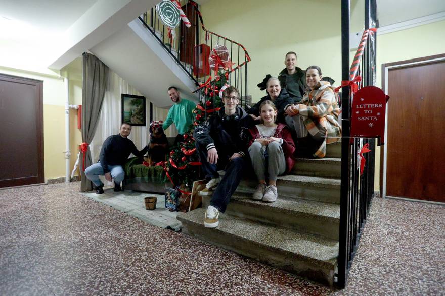 Susjedi iz snova u Rijeci: 'Svake godine okitimo cijelu zgradu za Bo&zcaron;i&cacute;. Svaki kat je kao iz bajke!'