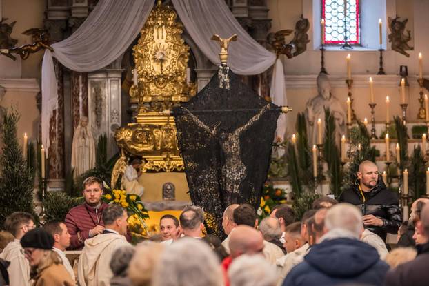 Završena procesija Za križen na Jelsi 