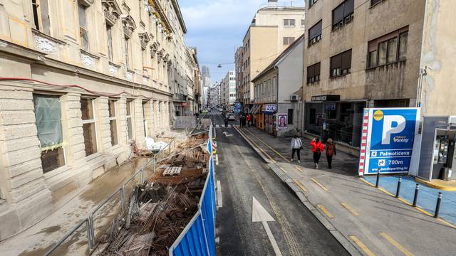 Zagreb: Uklonjena skela koja se jučer srušila u Petrinjskoj ulici