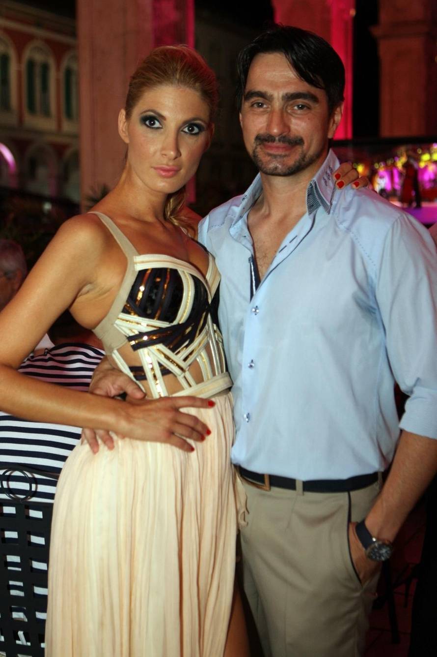 Jole čeka sina: Priredio feštu, a kćeri smišljaju ime za brata...