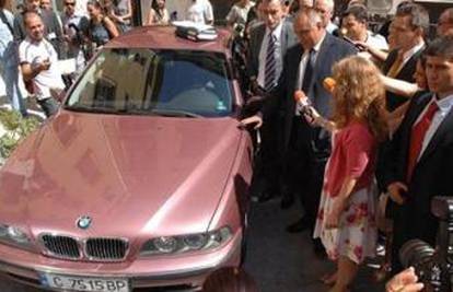Službene automobile bivši je ministar obojao u rozo