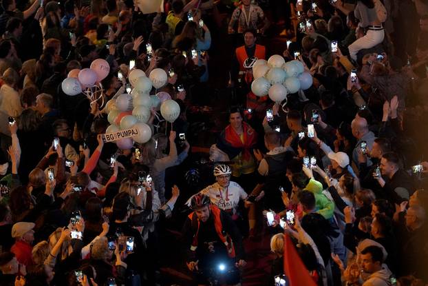 Beograd: Građani su se okupili kako bi dočekali studente iz Zapadne Srbije