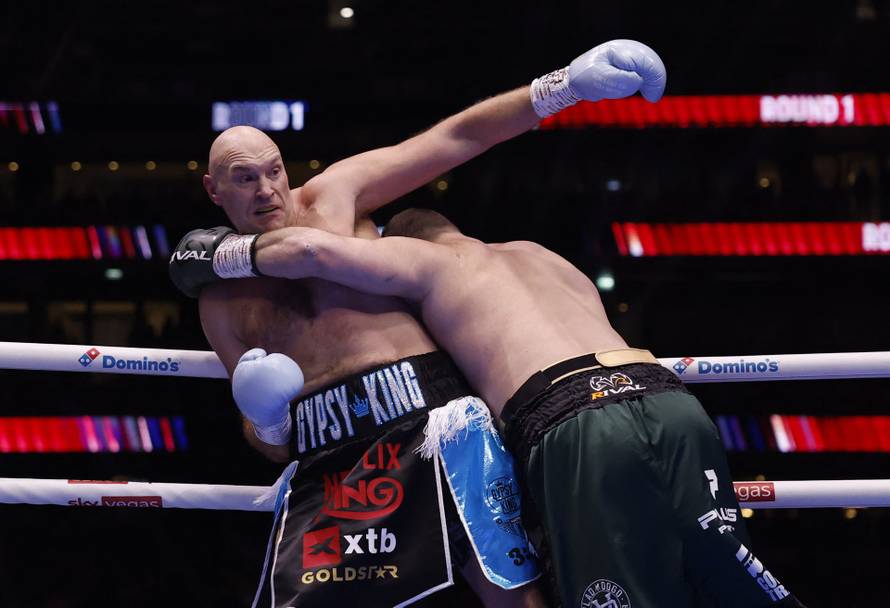 Tyson Fury v Arslanbek Makhmudov