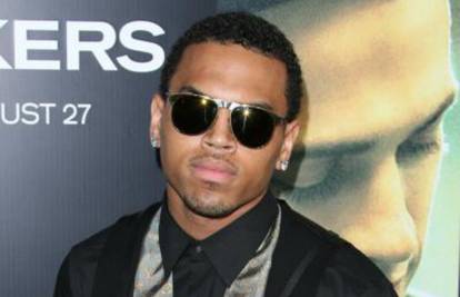 Chris Brown novoj djevojci dokazuje svoju nježniju stranu