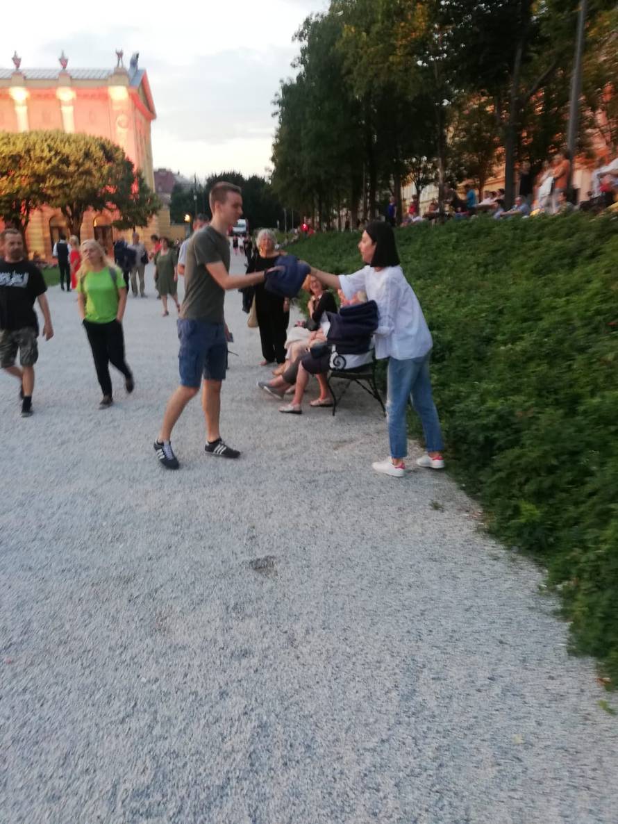 Kolar i Trbović dijelile publici deke na koncertu Zbora HRT-a