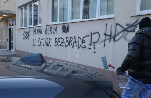 Osvanuo grafit na biračkom mjestu osnovne škole Mejaši u Splitu