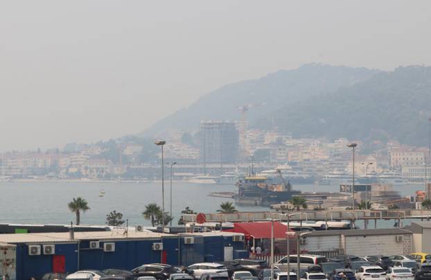Split  prekriven dimom zbog požara kod Tomislavgrada
