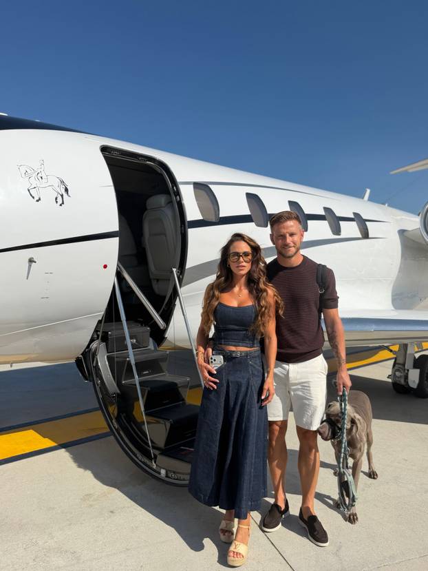 FOTO Rakitić i obitelj sletjeli u Sevillu! 'Vraćat ćemo se u Split'