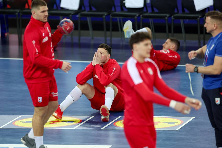Zagreb: Zagrijavanje igrača uoči susreta Francuske i Hrvatske na IHF Svjetskom rukometnom prvenstvu 2025.