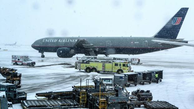 FOTO Kaos u SAD-u: Masovno otkazani letovi, dućani prazni - stiže razorna zimska oluja