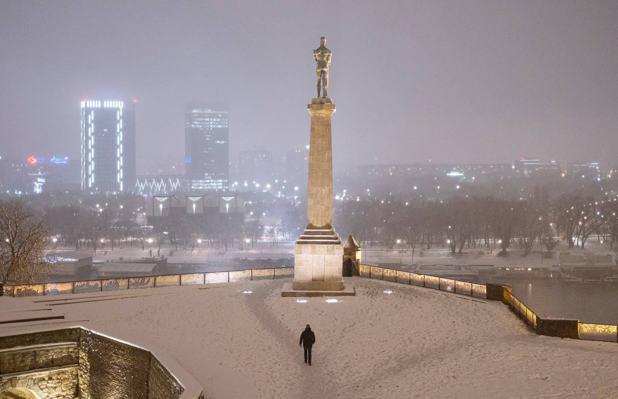Snježni kaos u Srbiji: Dijelovi zemlje nemaju struje, 17 ljudi zameteno je na planini Maljen