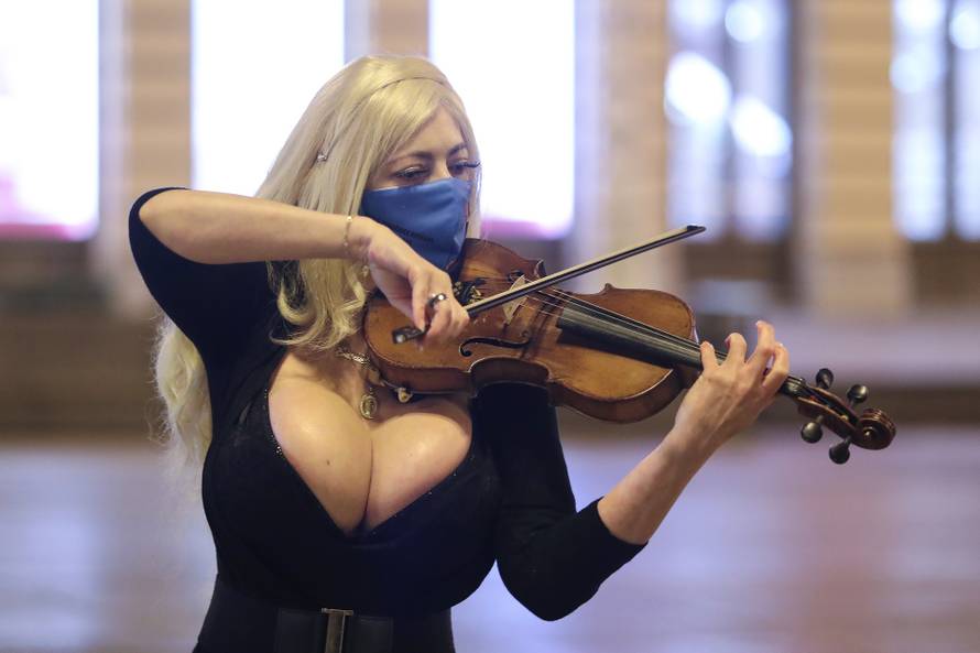 'Prestanite tražiti moje slike!'