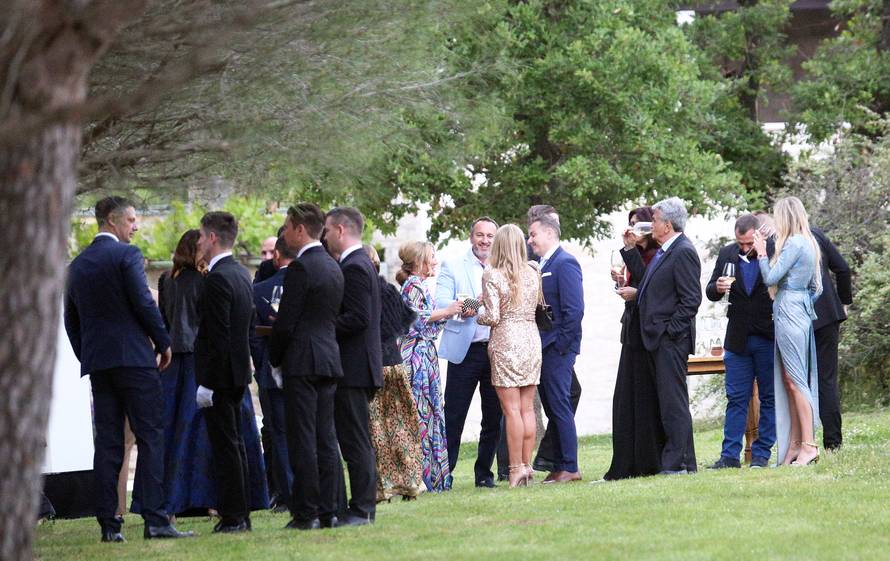 Udala se Maja: Majka ju pratila do Nenada, haljinu radio Mačak