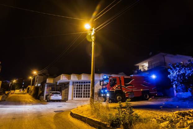 Solin Tjekom noći izbio požar u Ninčevićima nedaleko od Solina