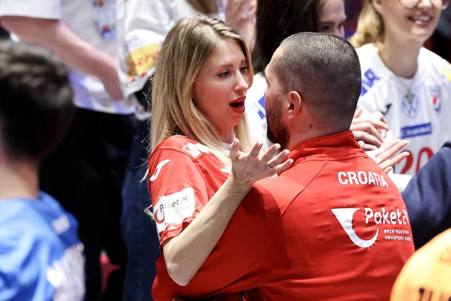 Malmo: Hrvatski rukometaši ipak najviše vole proslavu ulaska u polufinale uz poljupce svojih partnerica i zagrljaje obitelji