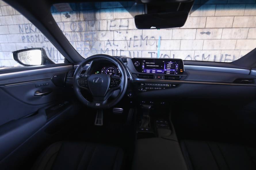 Lexus ES je drugačije, japansko shvaćanje premium limuzine