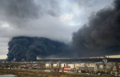 FOTO Crno nebo nad Odesom: Rakete pogodile lučki grad