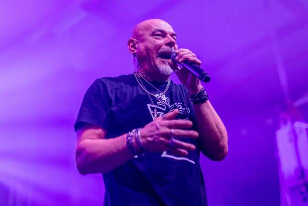 Županja: 13. božićni koncert Opće Opasnosti i prijatelja