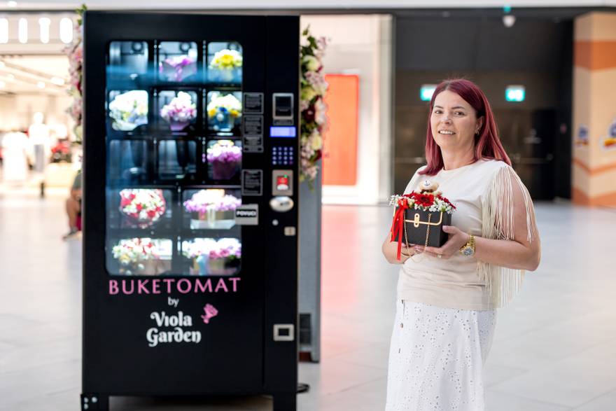 S bankomata mo&zcaron;ete direkt do buketomata: Cvije&cacute;e za sve prigode dostupno je non-stop