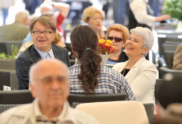 Zagreb: ?iro Jadranki Kosor poklonio buket cvije?a