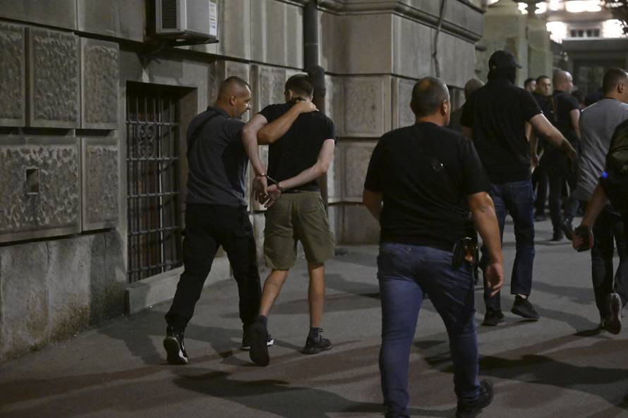 Beograd: Sukob građana i studenata s policijom tijekom prosvijeda