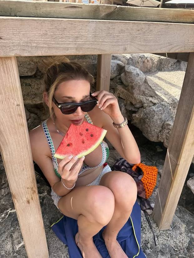 FOTO 'Izlazim s ružnim frajerima jer moram biti zgodnija u vezi'