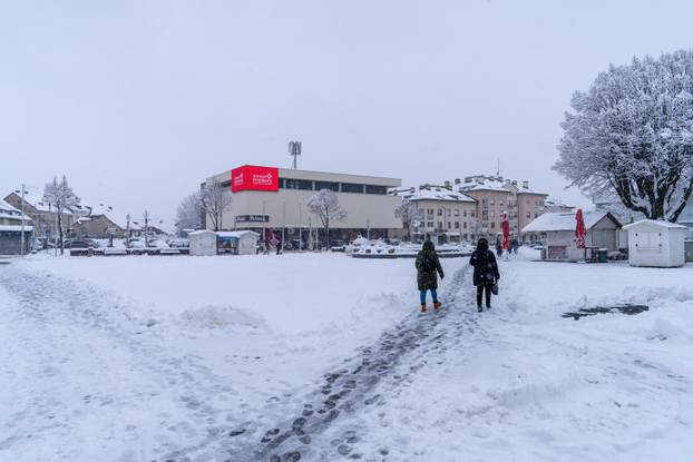 U Gospiću je izmjereno 16 cm snijega