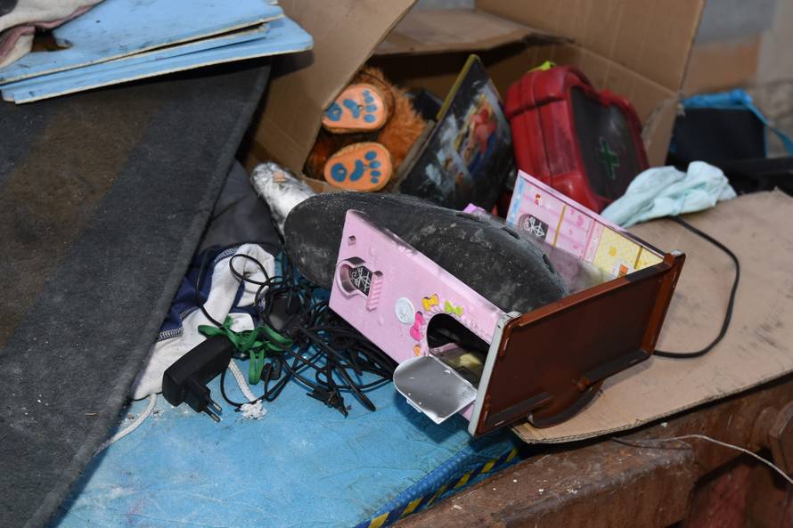 Ostali bez svega: 'Curice stalno plaču jer im je izgorio zeko...'