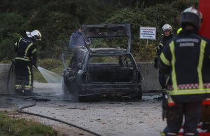 Autom se zabio u betonski blok: Vozilo se zapalilo, vatrogasci nakon dolaska nisu našli vozača