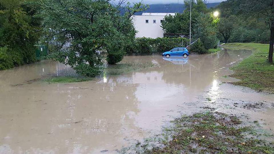 Zbog kiše poplavio je centar Crikvenice, ali i ceste u okolici