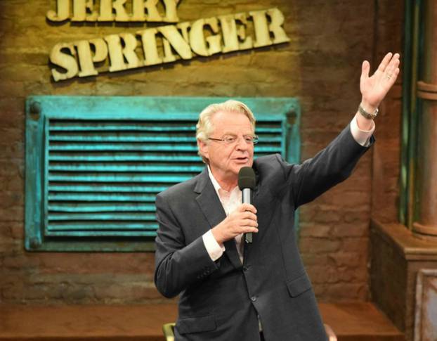 Sjećate li se Jerryja Springera? Goste tjerao da se pljuju i tuku, pa pomicao granice televizije