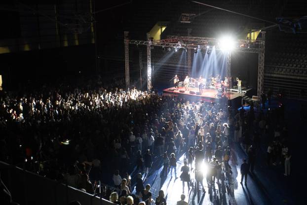 Osijek: Bajaga i Instruktori održali koncert u dvorani Gradski vrt 