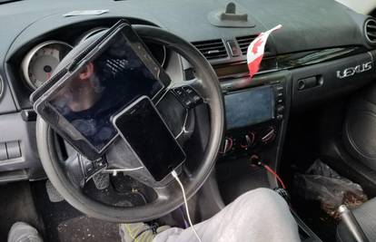 Spojio tablet i mobitel na volan da bi lovio Pokemone u vožnji