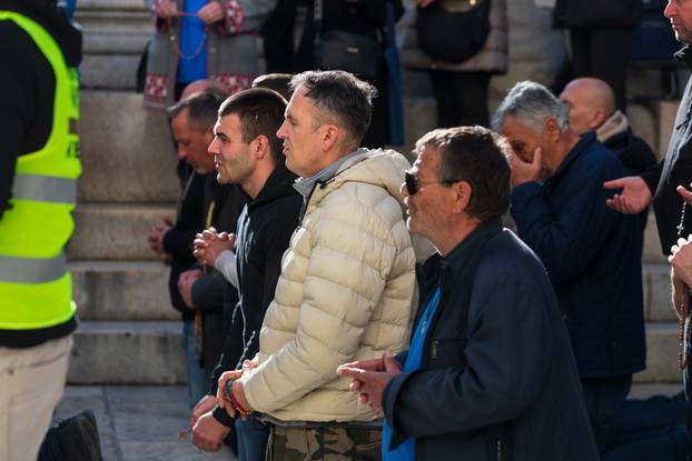 Split: Molitelji se okupili na Peristilu
