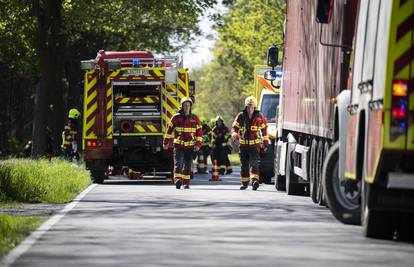 U sudaru kamiona i autobusa u Njemačkoj ozlijeđeno 35 ljudi...