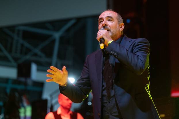 Drazen Zečić nastupio na 13. Hrvatskoj noći u Frankfurtu