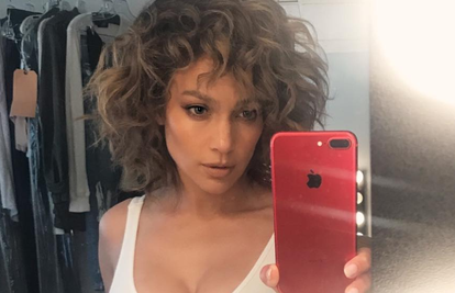 Grudi J.Lo su bujnije no ikad: 'Jesi li trudna ili samo debela?'