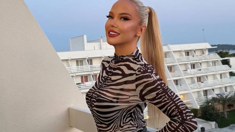 FOTO 'Zebrica' Maja Šuput u vrtoglavim čizmama i minici nastupala na utrci magaraca