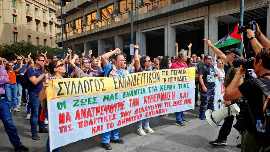 Grčki radnici ponovo štrajkaju: Željeznički promet zaustavljen, brodovi su ostali u lukama