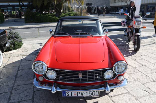 Šibenik: Uskršnji Oldtimer Promo Tour na šibenskoj rivi 